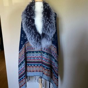 Shaw with detachable real lamb fur color